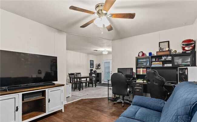 Photo - Cute 3-bedroom 2-bathroom house in Cove!