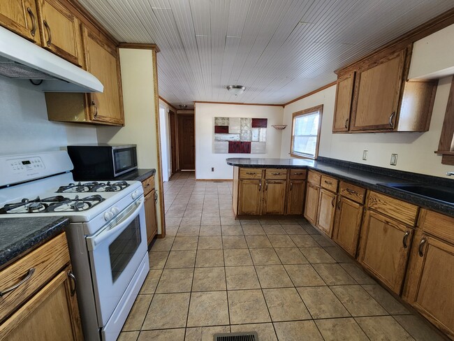 Photo - 700 W Ridgeway Ave