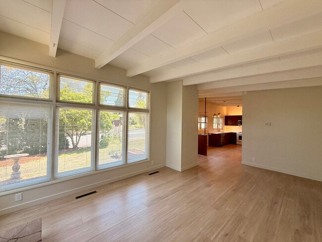 Photo - 81/83 w27 Unit 81w27