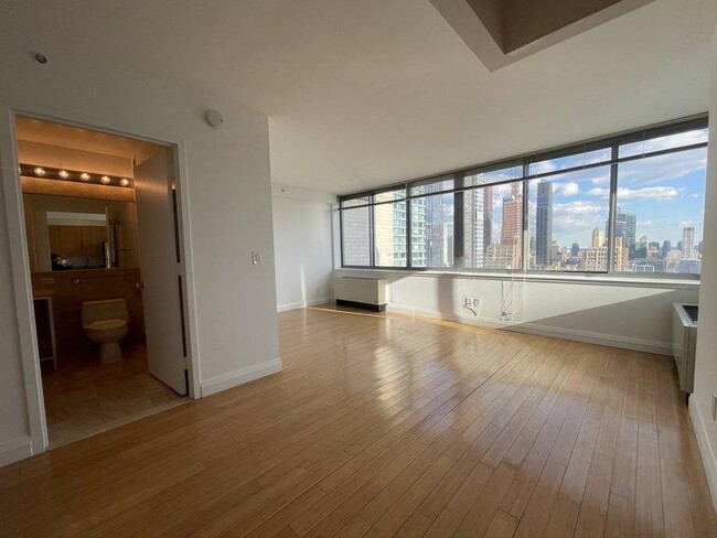 Building Photo - 0 bedroom in New York NY 10001 Unit 11 Rental