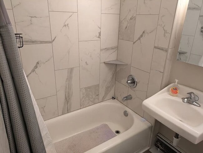 Photo - King Avenue Apartments Unit 516