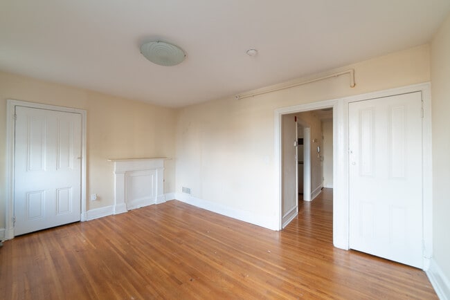 Building Photo - 988 N 5th St Unit 4 Rental