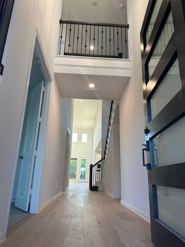 Photo - 613 Florence Trl