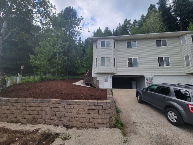 Building Photo - 301-303 McAvoy Rd