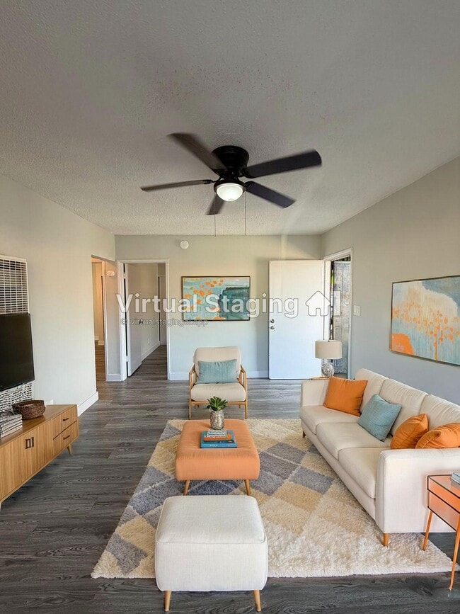 Building Photo - 7822 S Western Ave