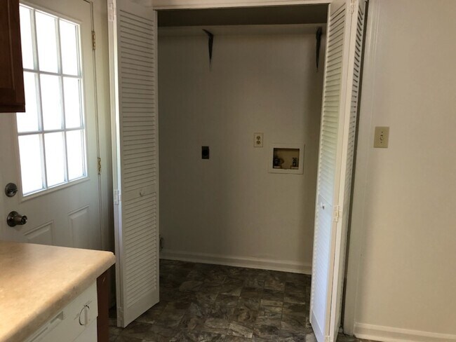 Photo - 902 Sycamore Pl