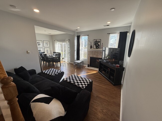 Photo - 610 Lakeridge Ct