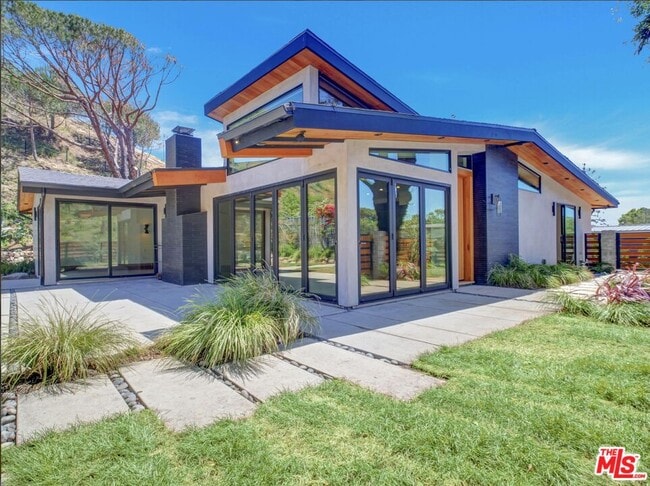 Building Photo - 3404 Cloudcroft Dr