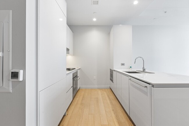 Photo - 133 Seaport Blvd Unit 11