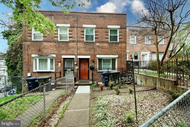 Photo - 1365 Talbert Terrace SE