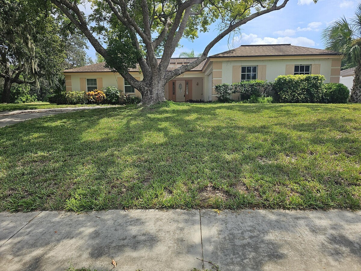 Photo - 810 Maple Ridge Rd