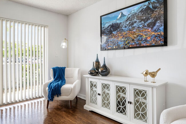 2/2 - One Park Plaza Apartments