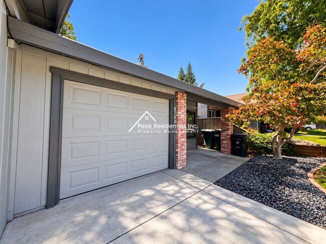 8768 Mellowdawn Way