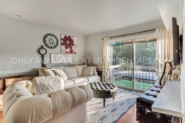 Building Photo - 5761 S Waterbury Cir Unit I