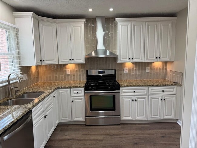 Photo - 2679 Foxglove Dr SW