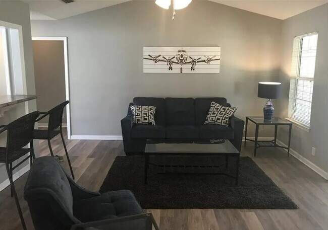 Photo - 102 Adams Ct