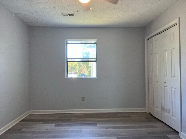 Photo - 1226 Shalom Dr