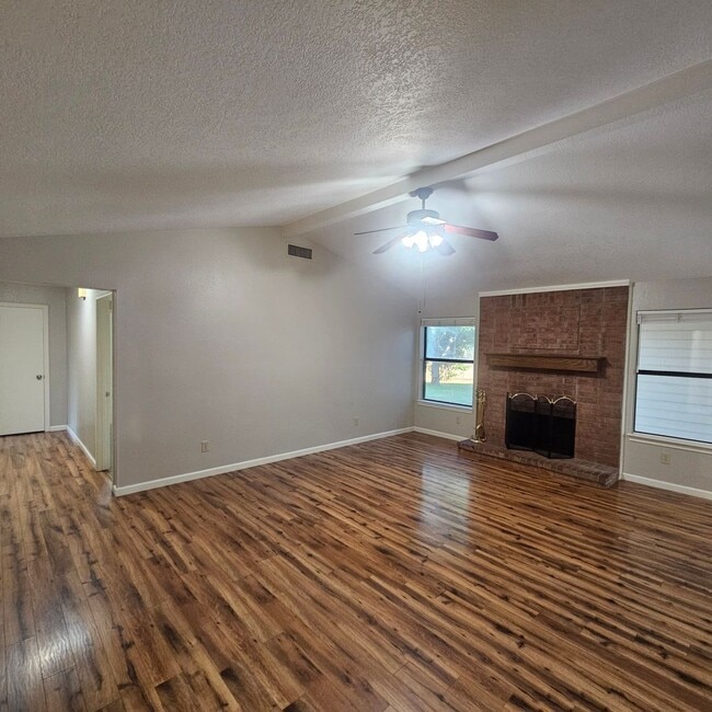 Photo - 1402 Sheppard Ln