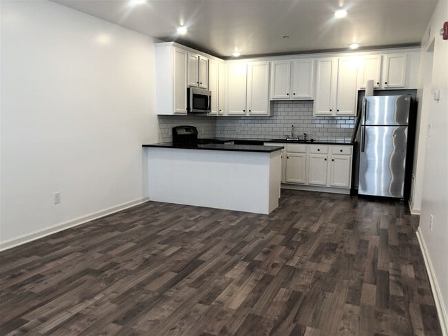 Photo - 5261 Ridge Avenue