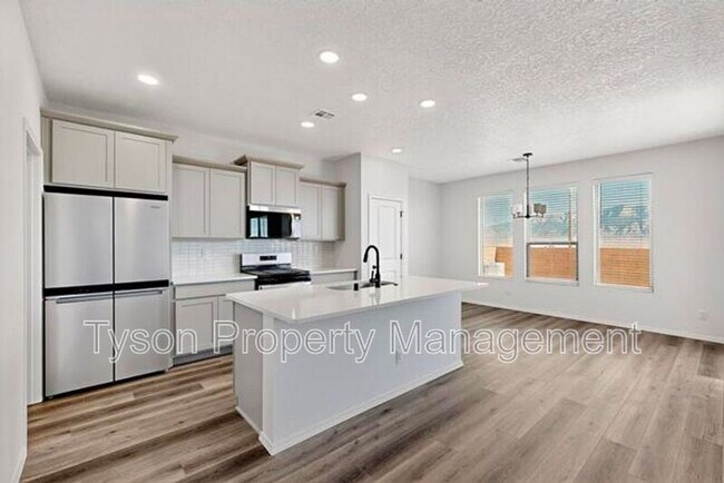 Photo - 6618 Sydney Drive NE