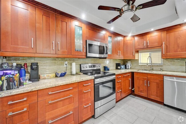 Building Photo - 830 S Hollybrook Dr Rental