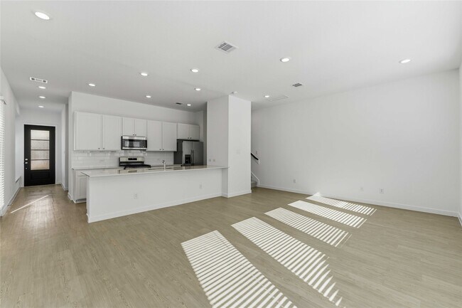 Photo - 2206 Via Isa Ln