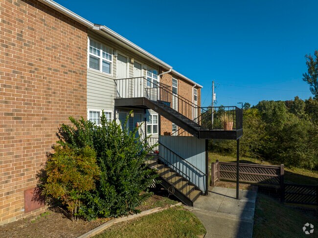 Town Creek Apartments - Town Creek Apartments