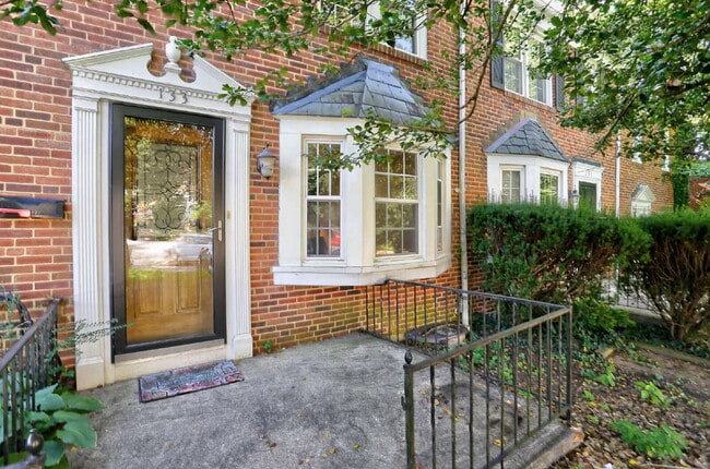 (3BD/2BA) Fabulous Rodgers Forge Townhome