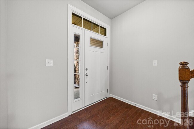 Photo - 827 Ayrshire Ave