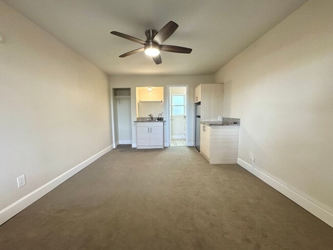 Building Photo - STUDIO AVAILABLE IN THE HEART OF DOWNTOWN LA JOLLA! ONLY $1,700/mo! Unit 1141 Silverado St #118