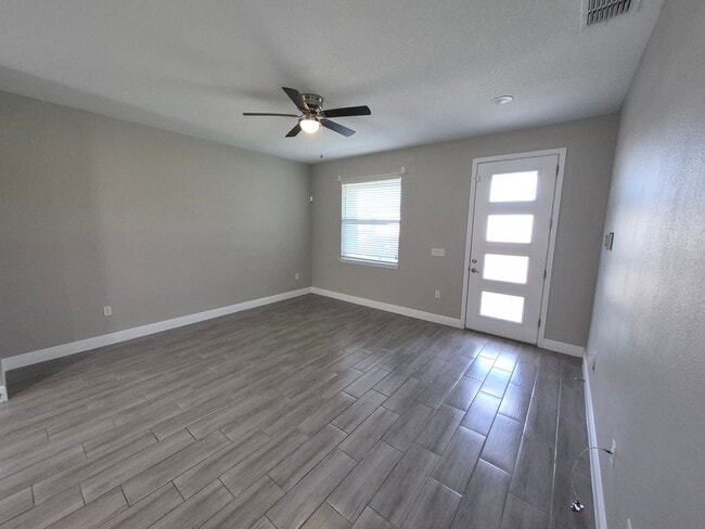 Photo - 642 Desmoines Ct
