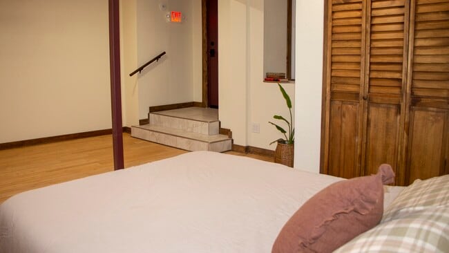 Building Photo - 423 W 1st Ave Unit B1