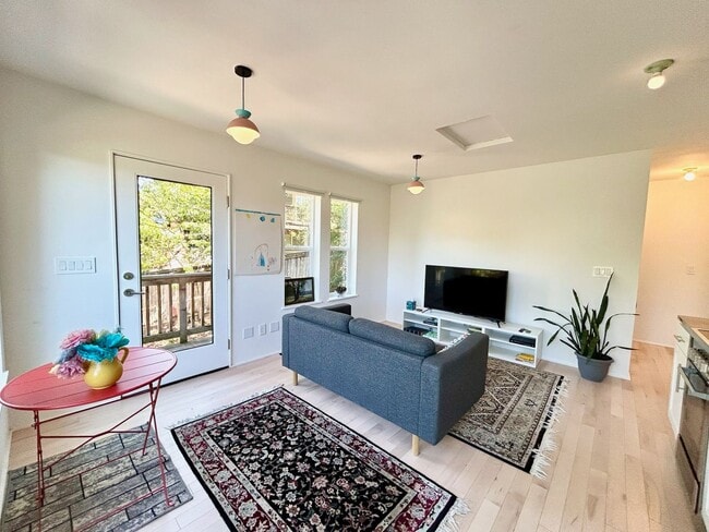 Photo - PRAGER DUPLEX Unit B (ADU)