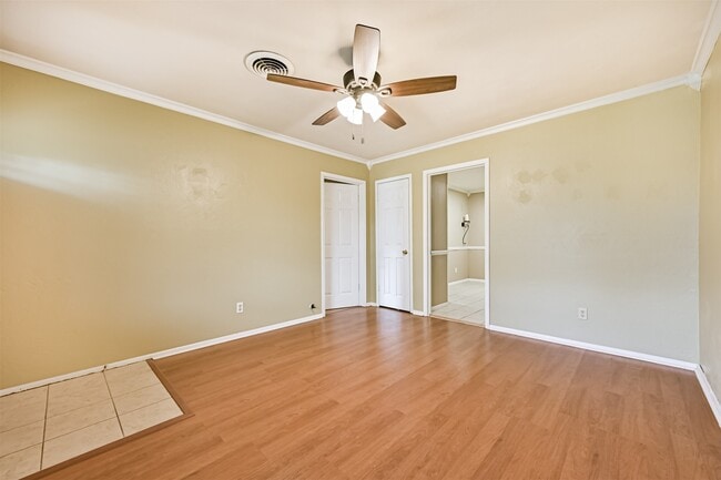 Photo - 807 Temple Dr