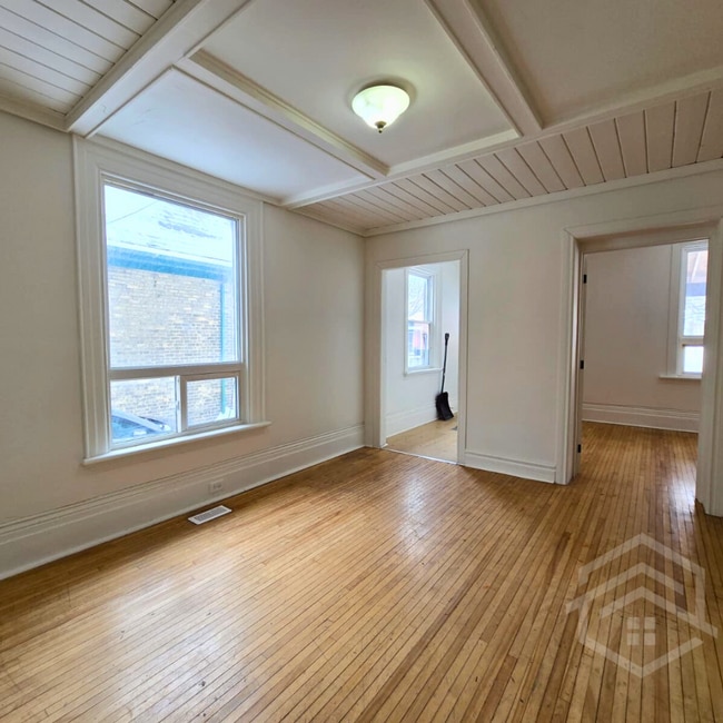 Photo - 2-Bedroom Main Floor Unit in London!! Unité 1