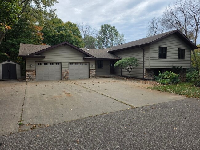 Building Photo - 4110 Juneau Ln N