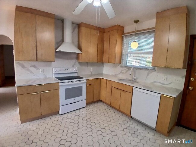 Photo - 16 Church St Unit 1