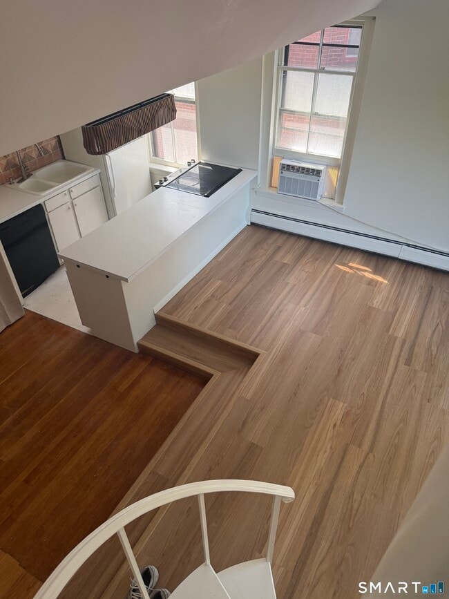 39 Hungerford St Unit 3