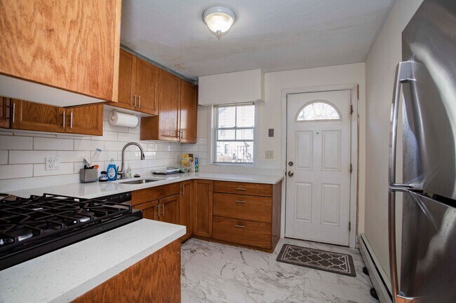 Photo - NIce 4 bed in Mission Hill
