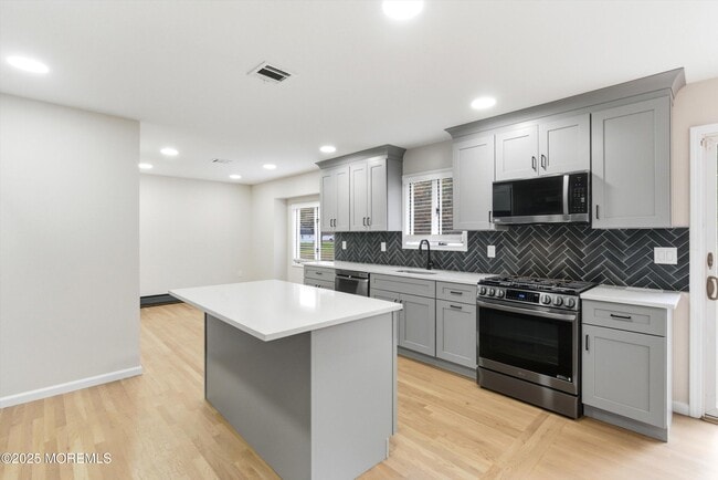 Photo - 257 Alexander Ave