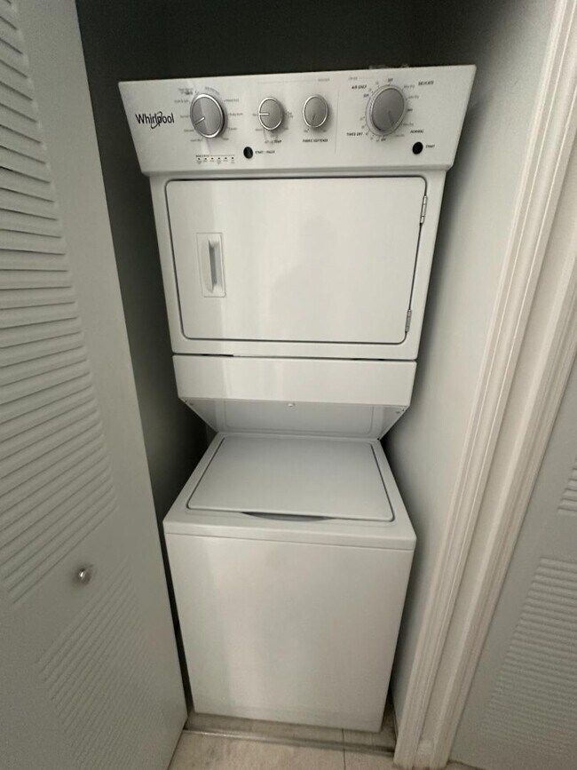 Photo - 241 E 6th St