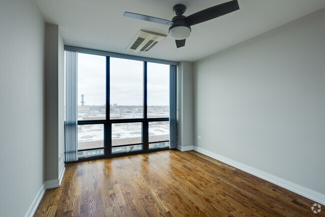 2BR, 15BA - 870SF - Edge @ Sheridan - 5910 N Sheridan Rd