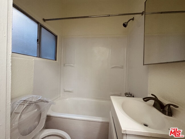 Photo - 920 S Hobart Blvd Unit 409