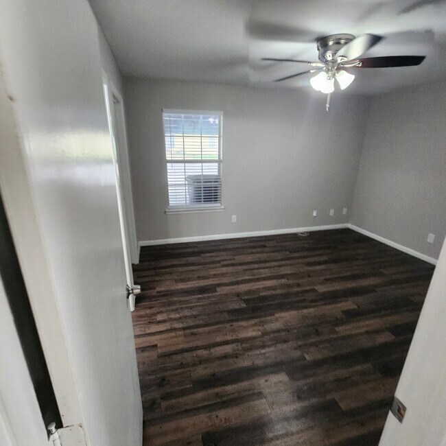 Photo - Deer Park Apartments - 1407 Unit A