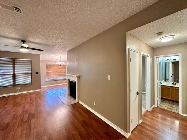 Photo - Single Family House in Arlington 76001