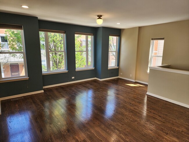Photo - 1844 N Lockwood Ave Unit B