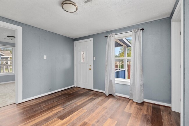 Photo - 3914 Cetti St