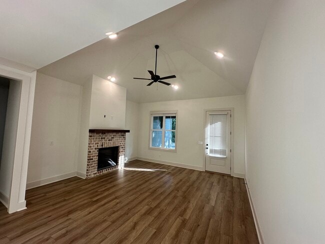 Photo - 402 Phillips Ave