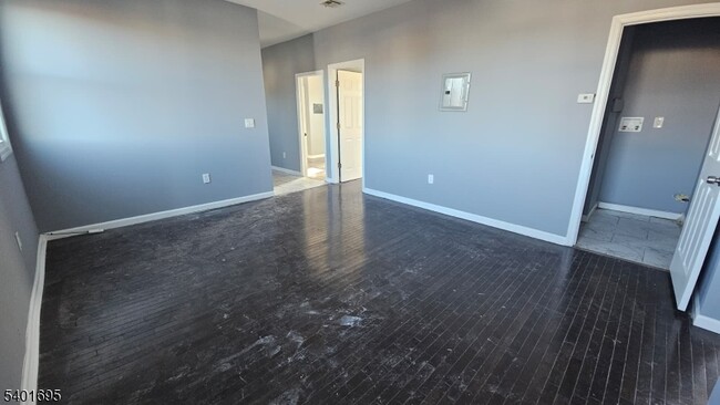 Building Photo - 426 S 9th St