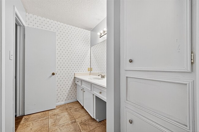 Building Photo - 802 Cascade Creek Dr